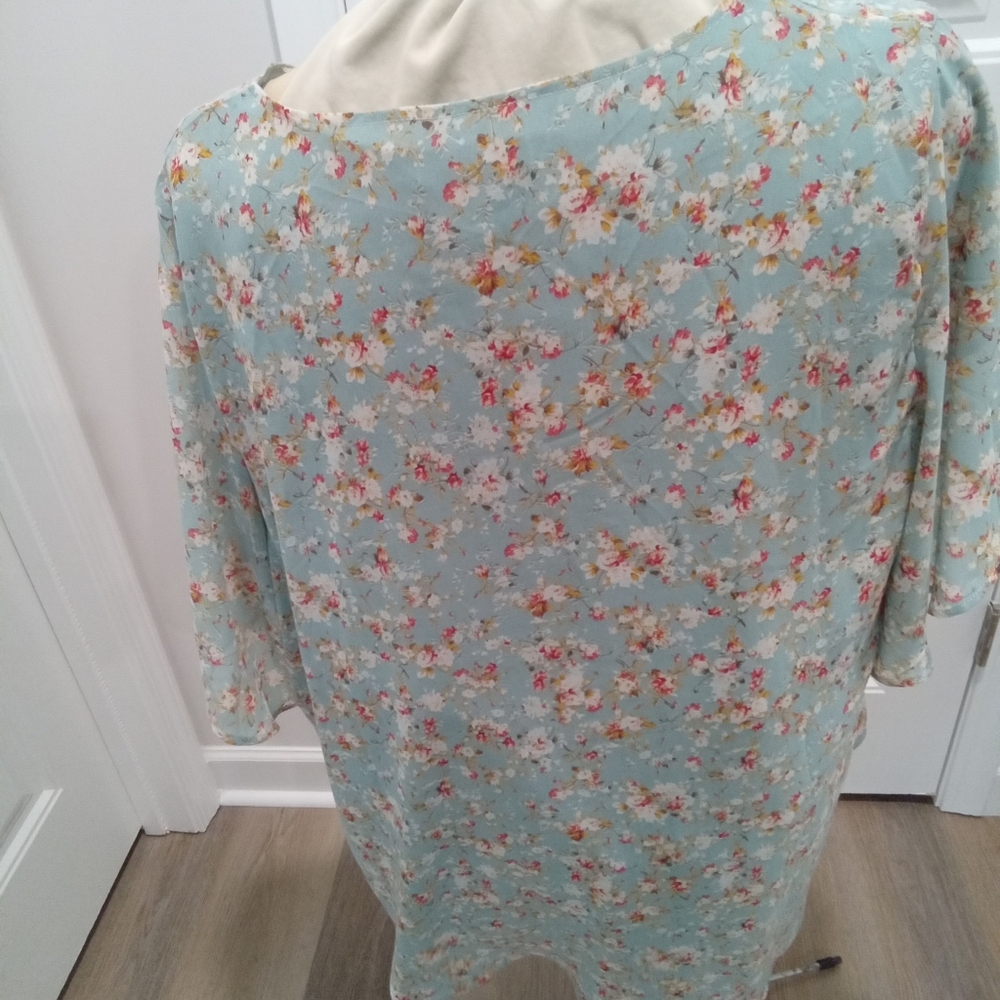 2-$10... Bloomchic Size 22-24 Floral Print Blouse With Flutter Sleeves - Picture 9 of 13